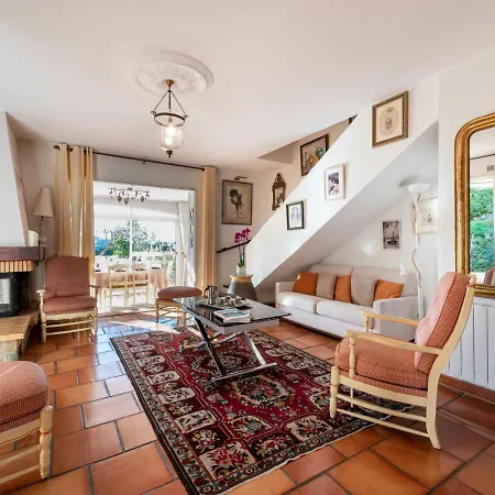 Holiday home Holiday Castel Haussmann-3 *